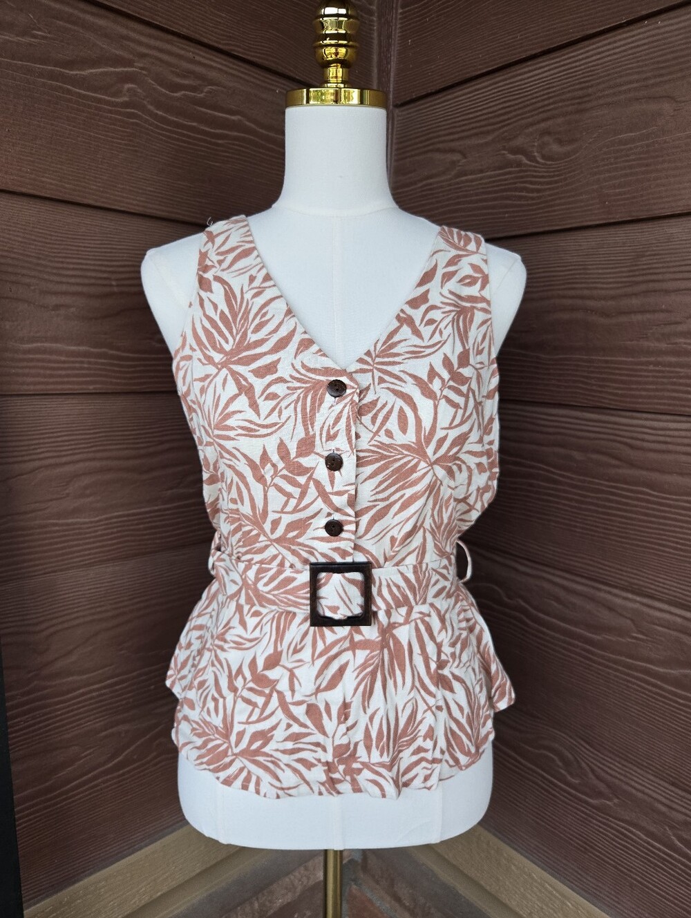 NWT Monteau Rust Ivory Leaf-Print Sleeveless Belted V-Neck Top – Medium